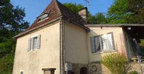 Maison de charme à Teyssieu avec cheminée et jardin.